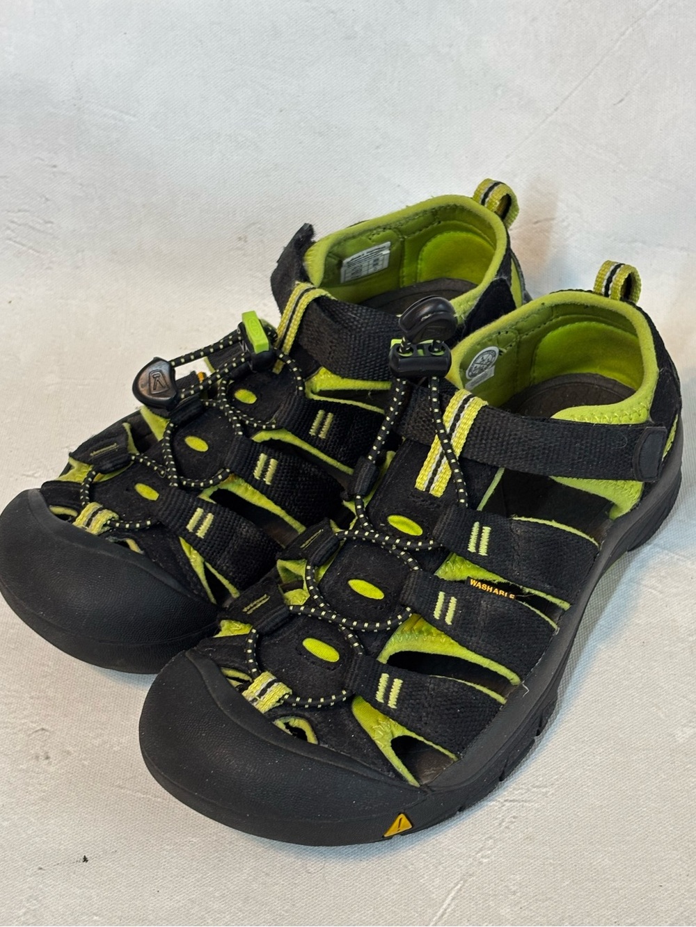 Kids Black and Neon Green Keen Outdoor Hiking Sandals, size 4